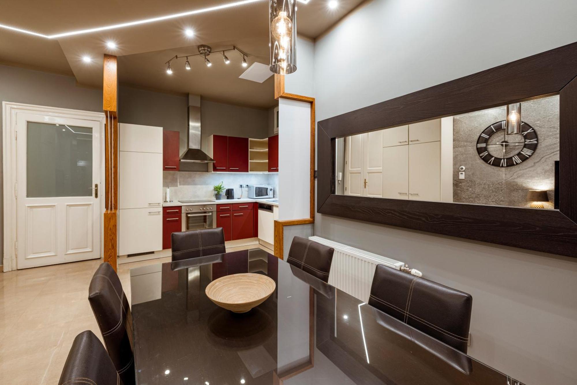 Apartment Andrassy Avenue 24 De Lux *