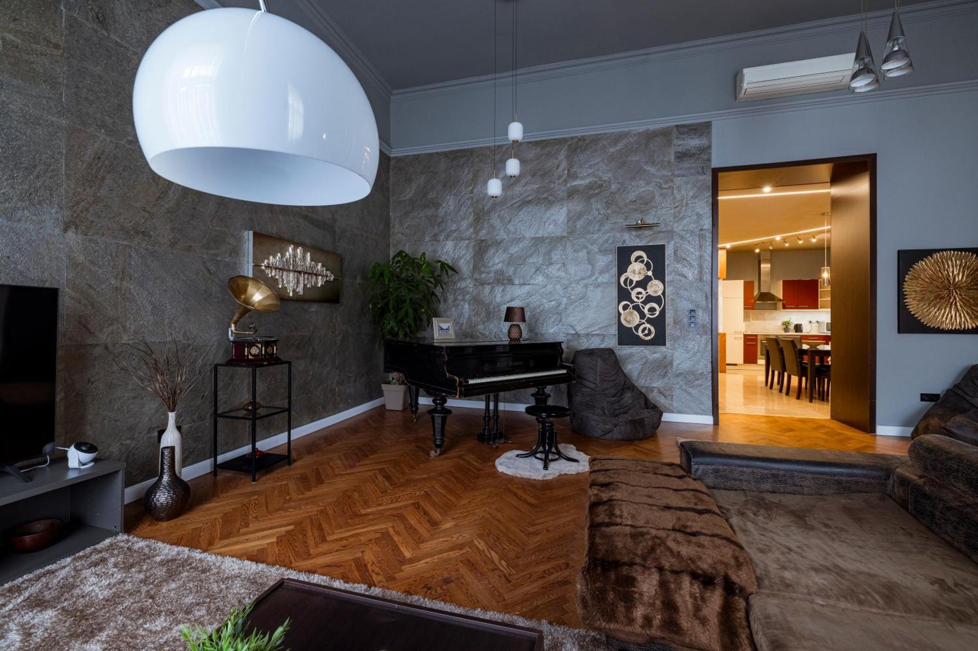 Apartment Andrassy Avenue 24 De Lux