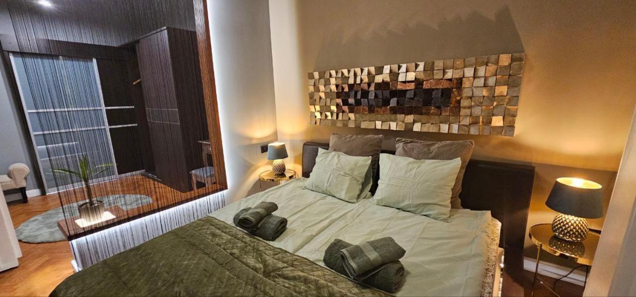 Apartment Andrassy Avenue 24 De Lux *