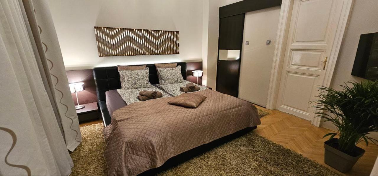 Andrassy Avenue 24 De Lux *