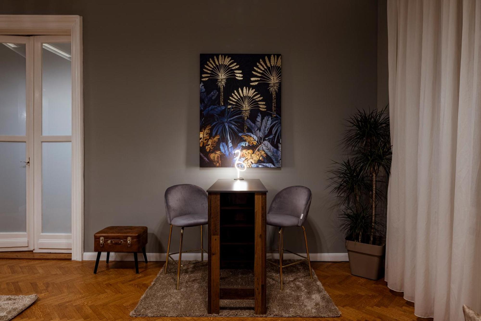 Apartment Andrassy Avenue 24 De Lux