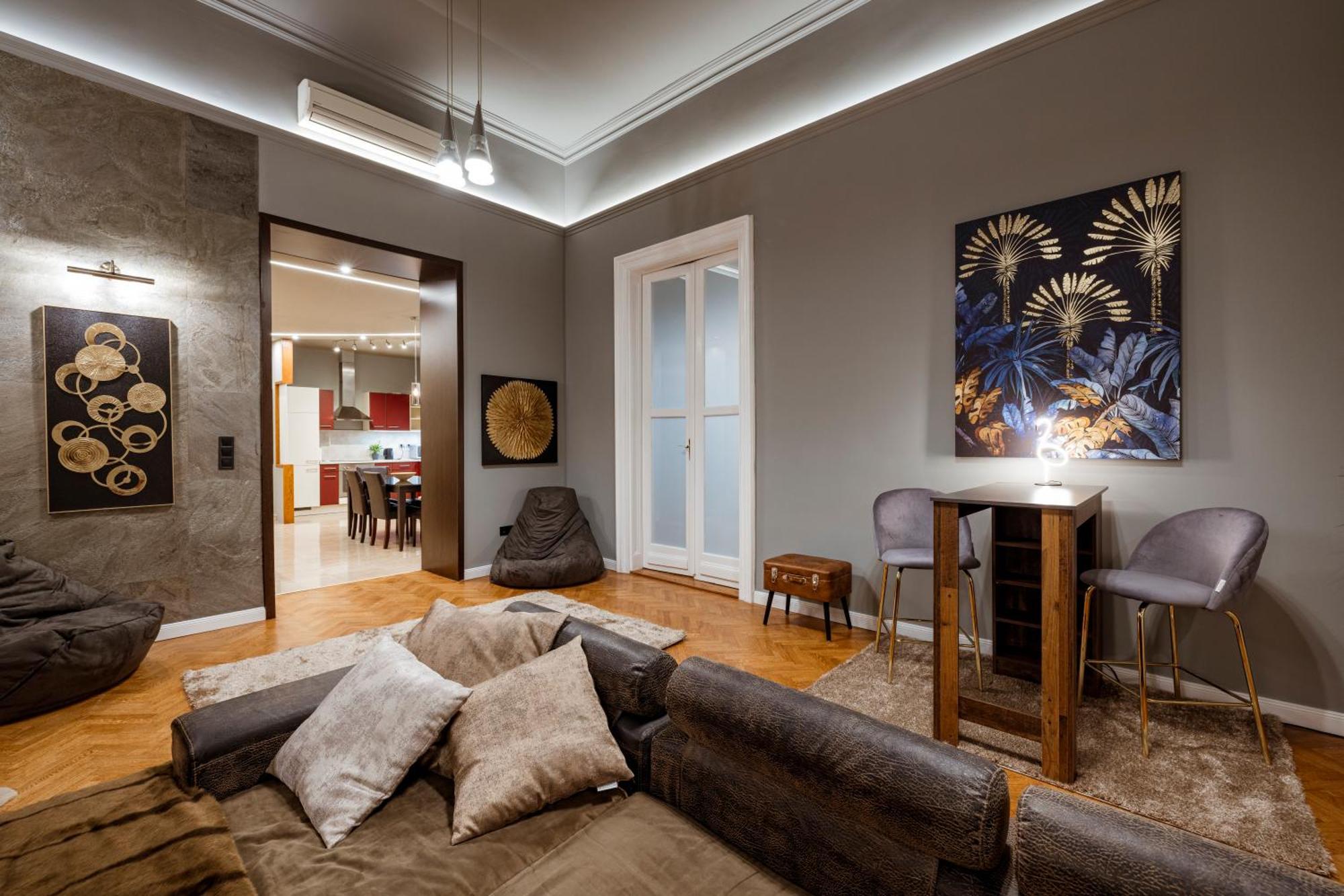 Apartment Andrassy Avenue 24 De Lux